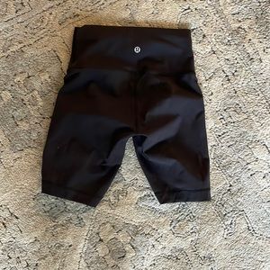 Lululemon Wunder Train bike shorts 8”